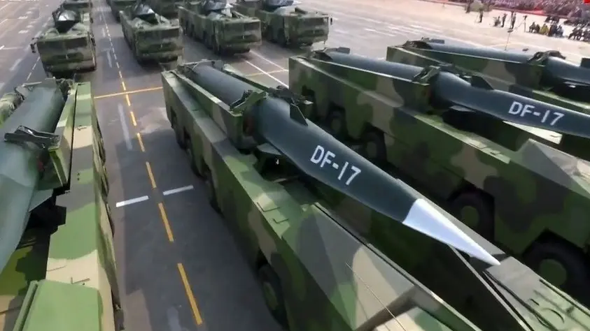 Новый облик военных. DF-17 Dongfeng-17. DF-17. Китайские МБР на параде. Китайская МБР ДФ-17.